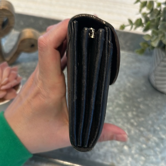 Louis Vuitton Mahina Wallet - Picture 11 of 16